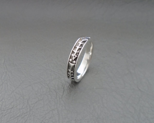 Quirky sterling silver fish bones ring