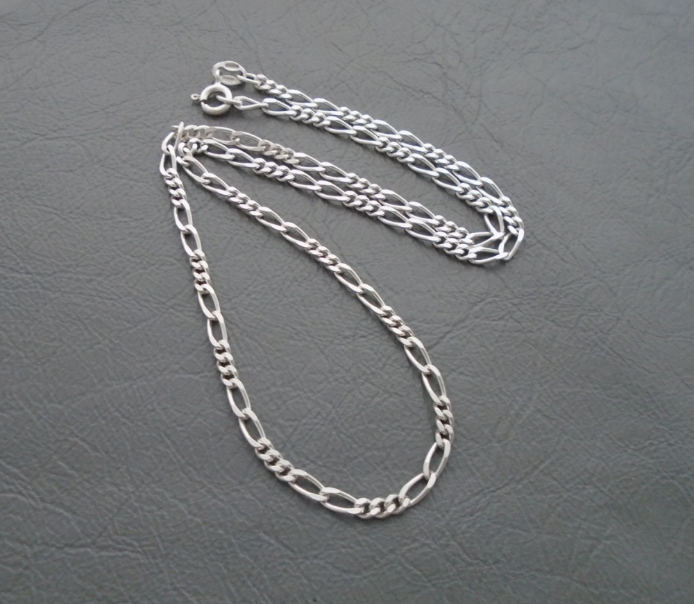 Italian sterling silver Figaro chain (16.25