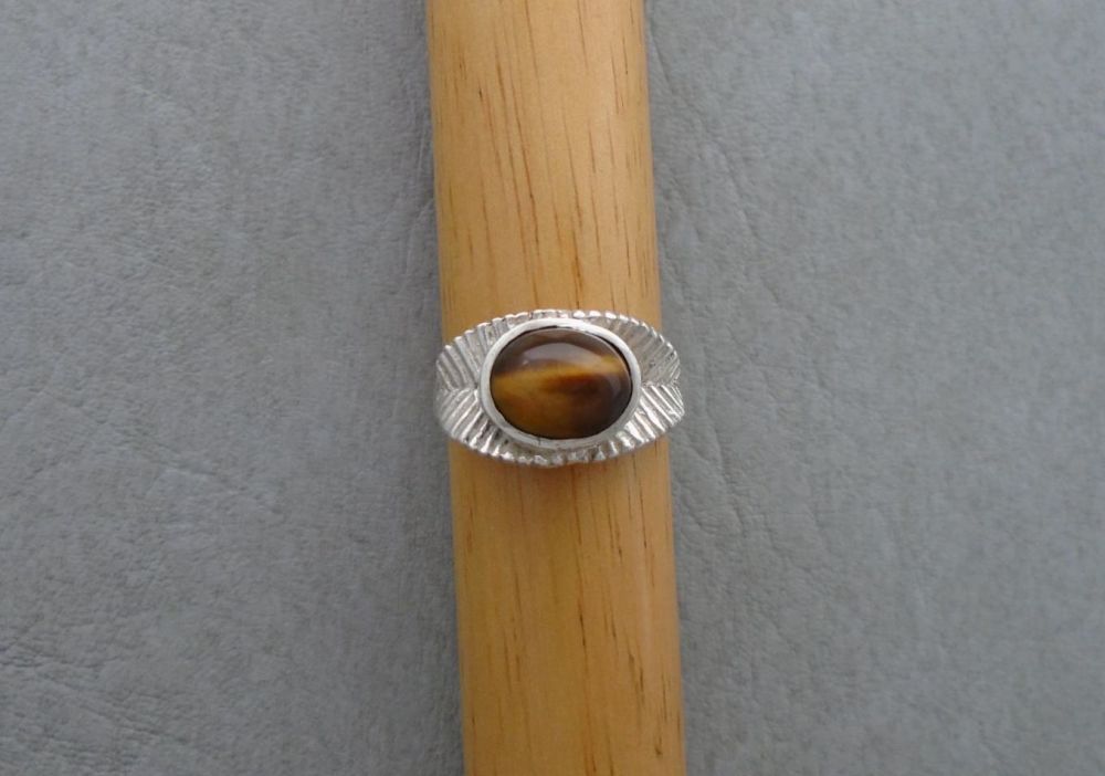 Vintage sterling silver & tiger's eye ring