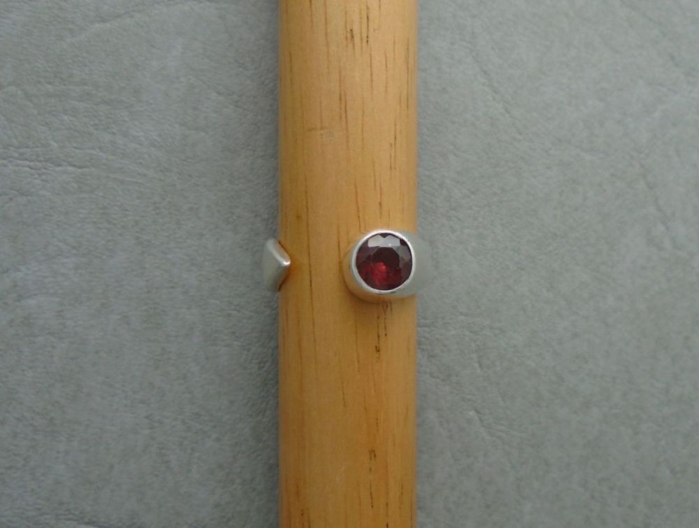 Unusual sterling silver & garnet ring