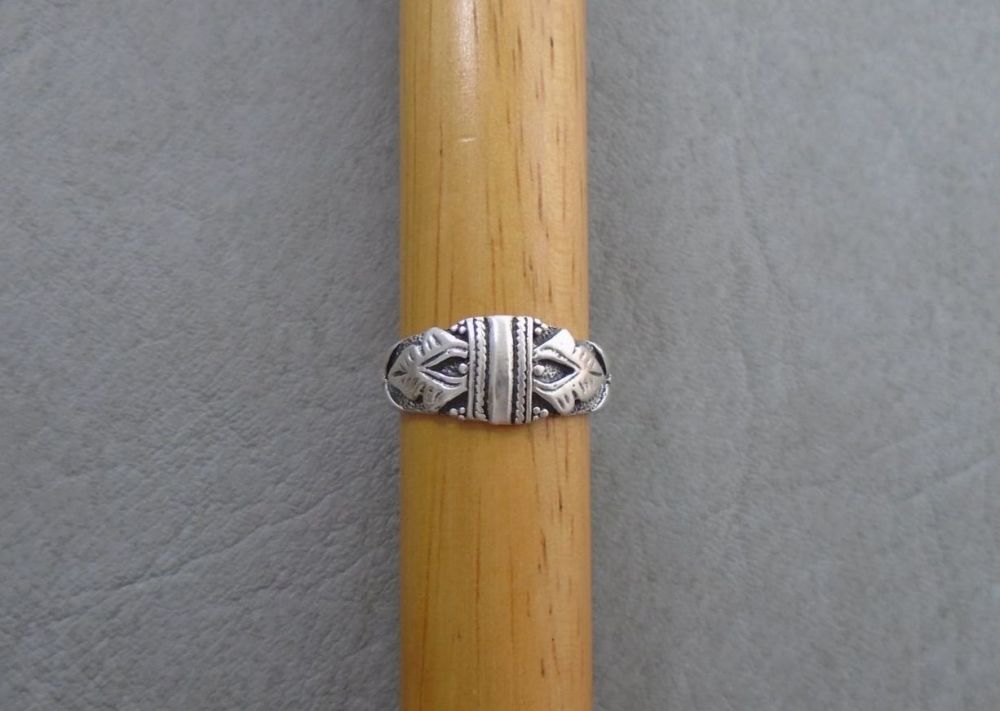 Bali style sterling silver decorative ring