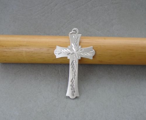 Fancy vintage sterling silver scalloped cross pendant