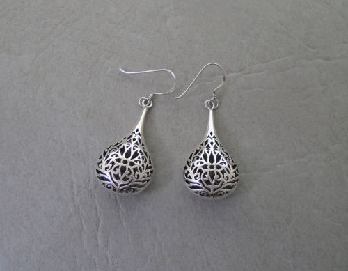 Elegant sterling silver cut-out teardrop earrings