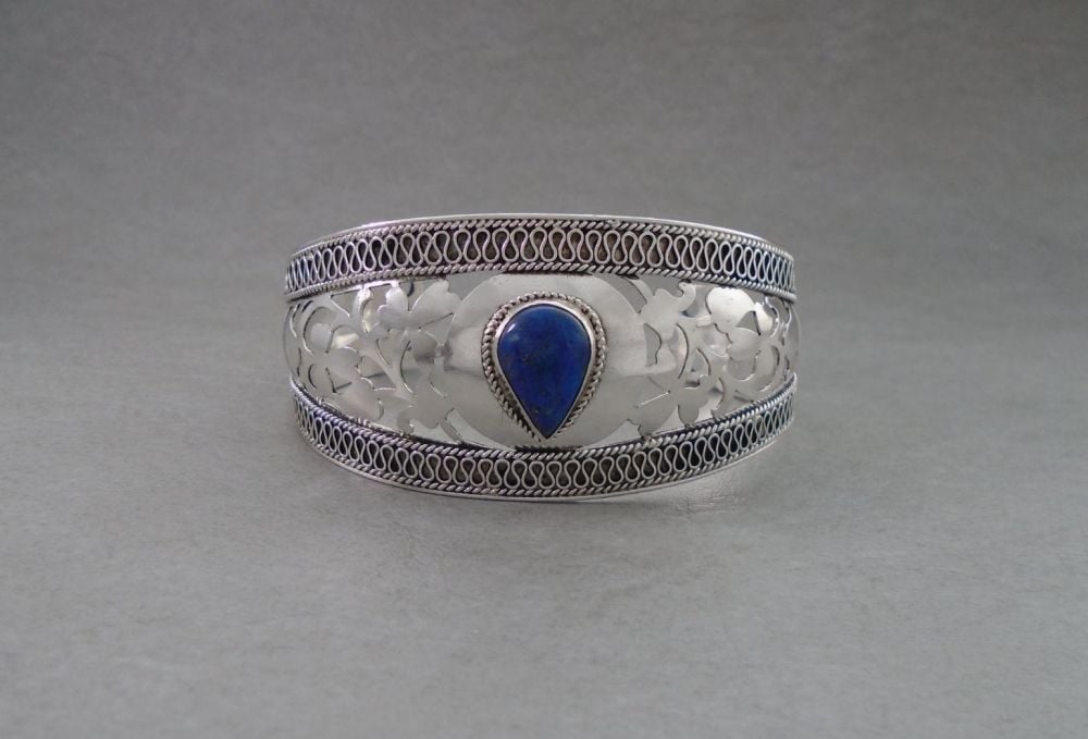 Gorgeous sterling silver & lapis cuff