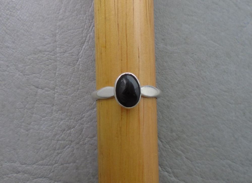 Vintage sterling silver & black onyx ring