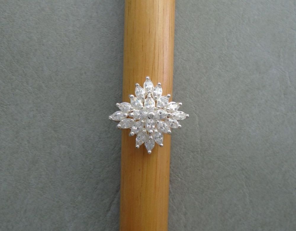 Elegant sterling silver cluster ring