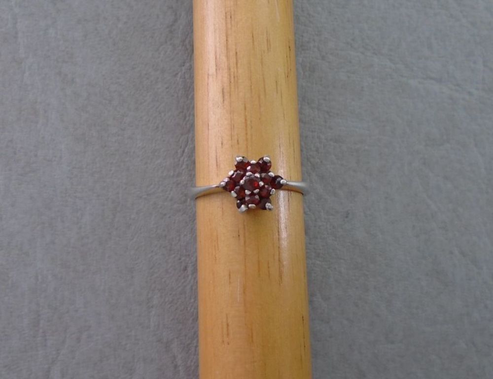 Vintage sterling silver & garnet cluster ring
