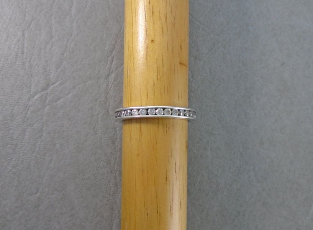 Sterling silver & clear stone full eternity ring