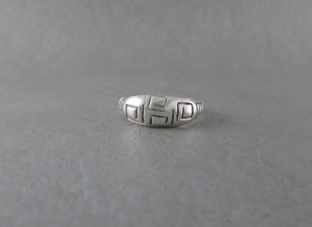 Sterling silver patterned dome ring