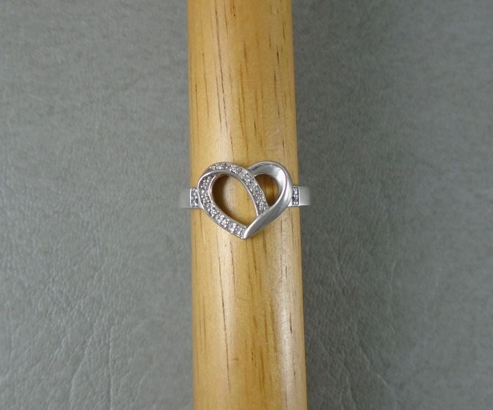 Sterling silver stoned heart ring