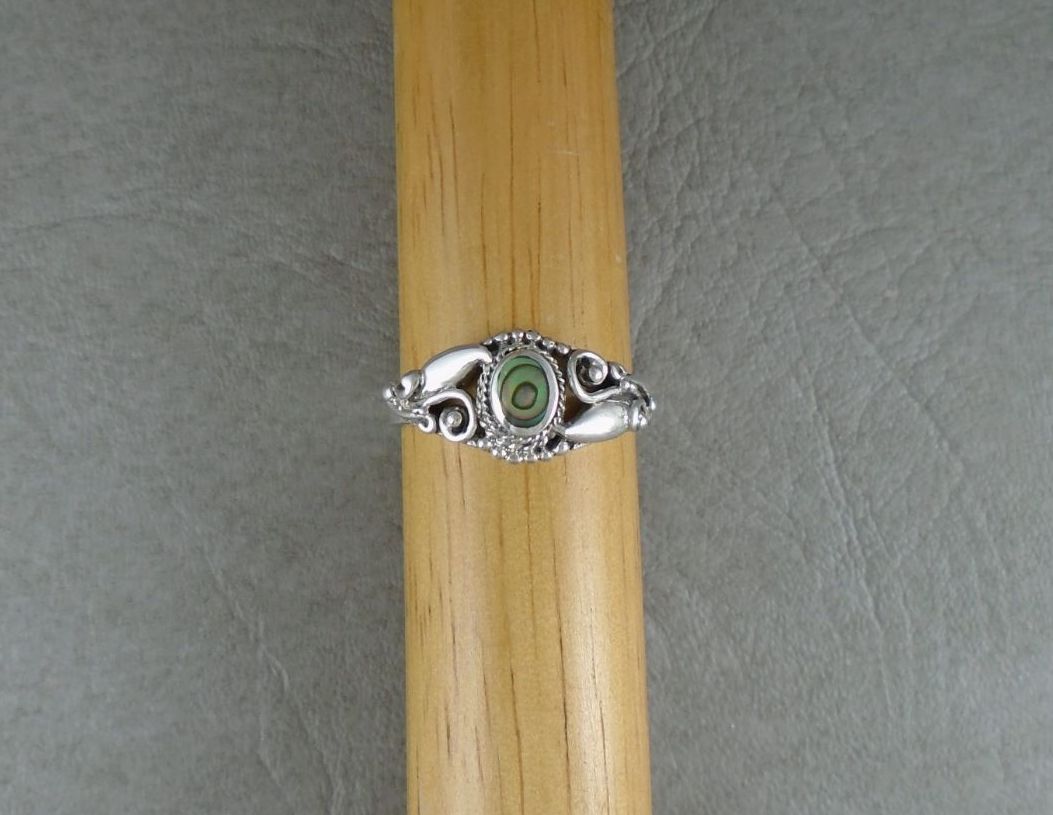 Sterling silver & abalone ring with fancy shoulders