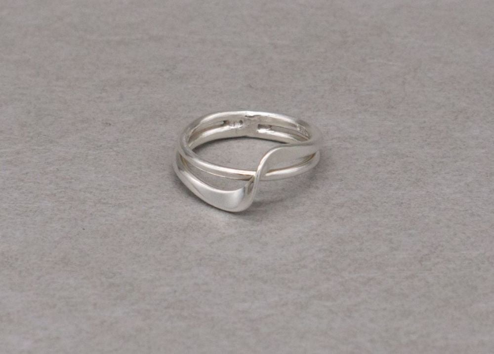 Sterling silver ring with a twist / wave