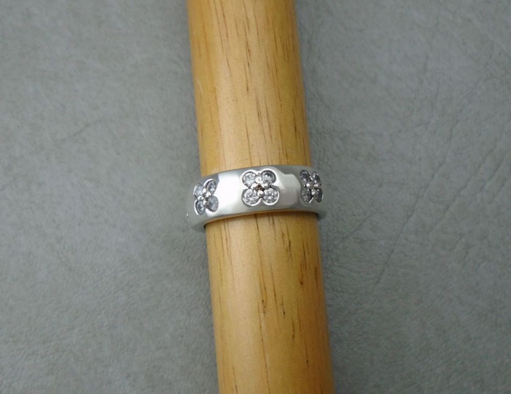 Sterling silver ring with floral clusters