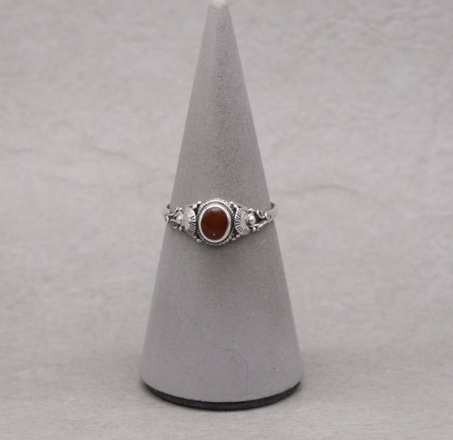 Sterling silver & carnelian ring with fancy shoulders