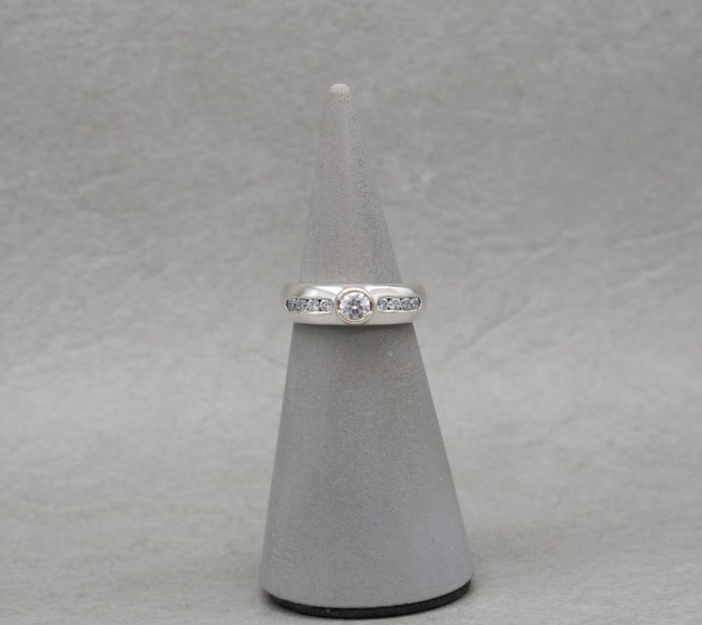 Sterling silver 'D' profile ring with clear stones