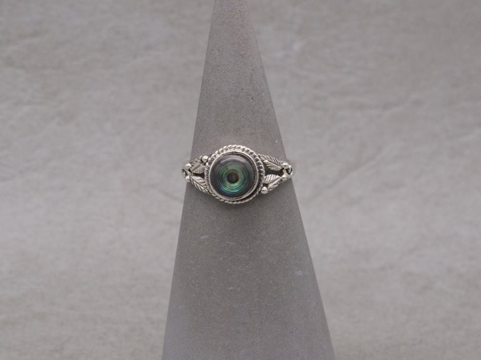 Sterling silver & abalone ring with fancy shoulders