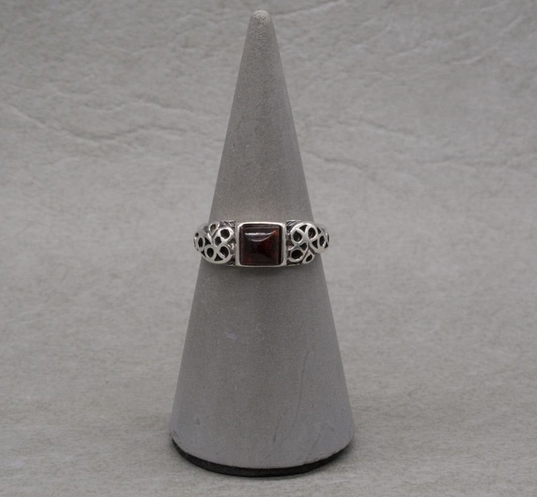 Sterling silver & amber ring with fancy shoulders