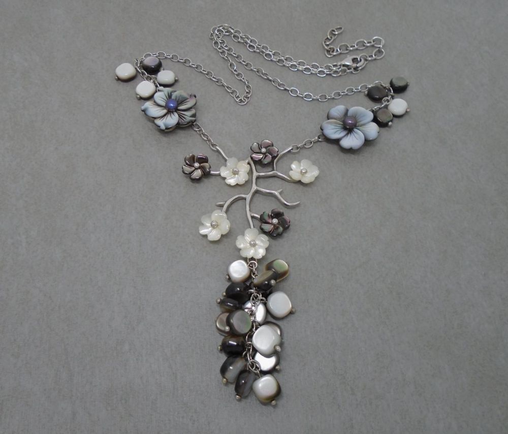 Sterling silver & mother of pearl floral feature necklace