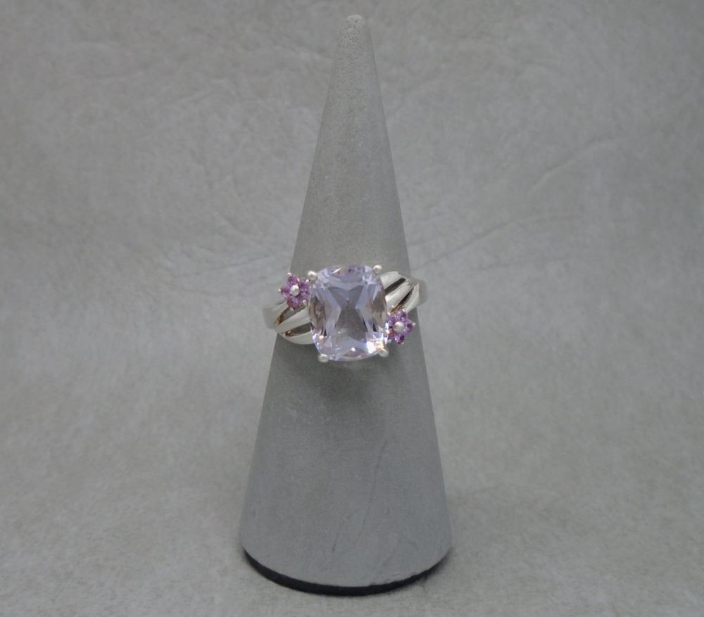 Beautiful sterling silver & pink stoned ring
