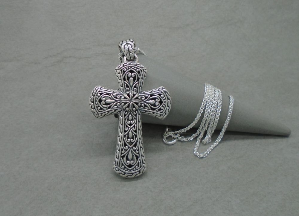 Decorative sterling silver Bali cross (double-side detail)