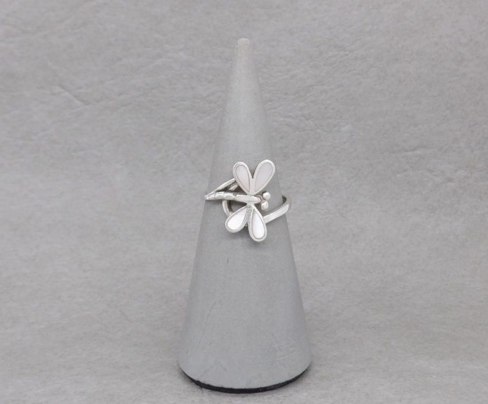 Pretty sterling silver & mother of pearl dragonfly ring