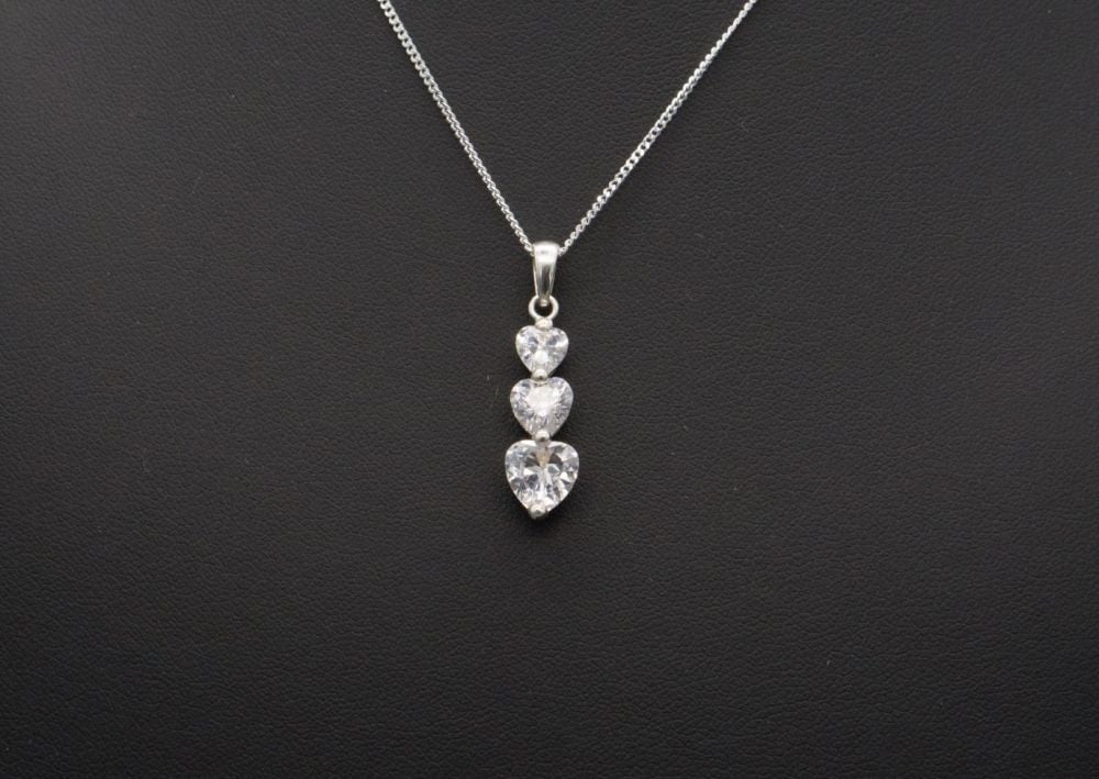 Sterling silver & graduated clear heart necklace