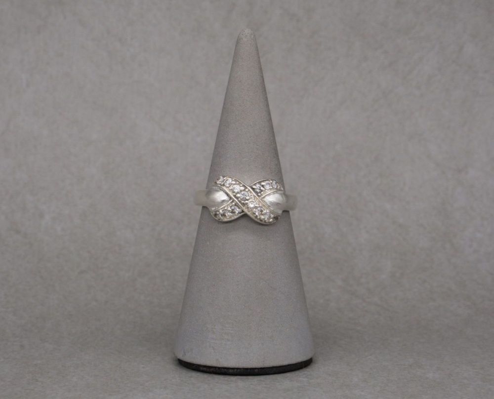 Sterling silver & clear stone cross / kiss ring