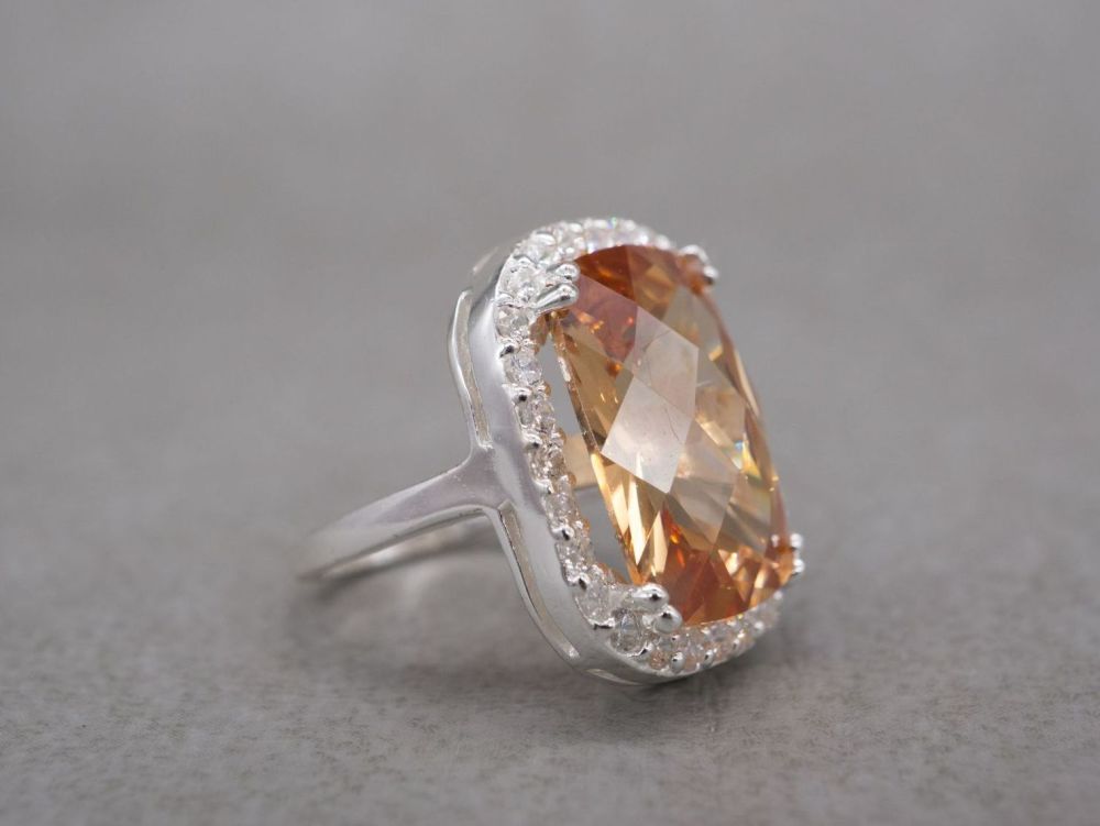 REFURBISHED Bold sterling silver ring with orange & clear stones (L 1/2)