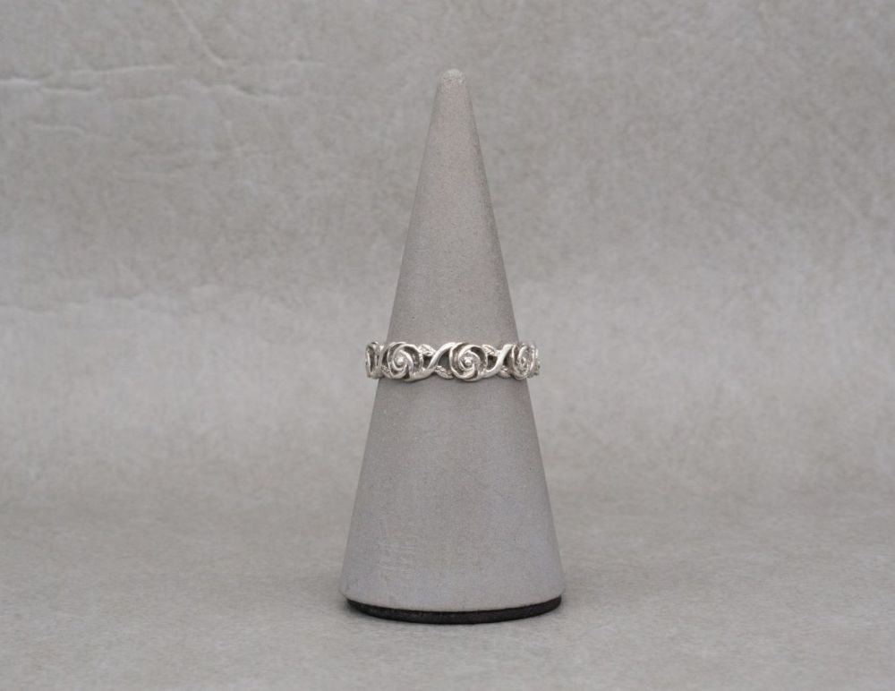 Sterling silver floral / flower head band ring