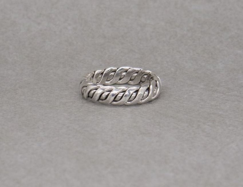 Sterling silver twist effect band ring