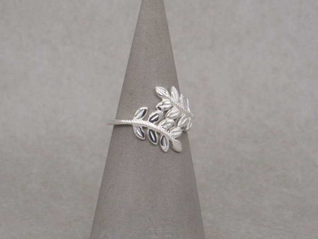 REFURBISHED Sterling silver leaf ring  (L)