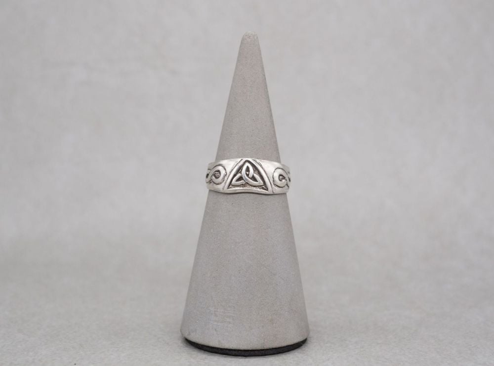 Adjustable sterling silver thumb ring; graduated celtic design