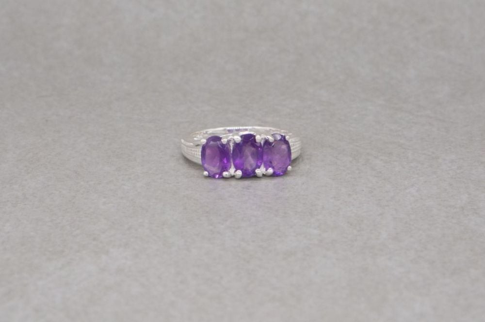 Sterling silver & amethyst trilogy ring