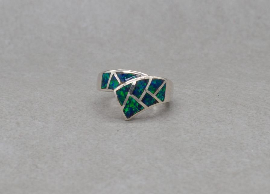 Attractive sterling silver & imitation opal ring