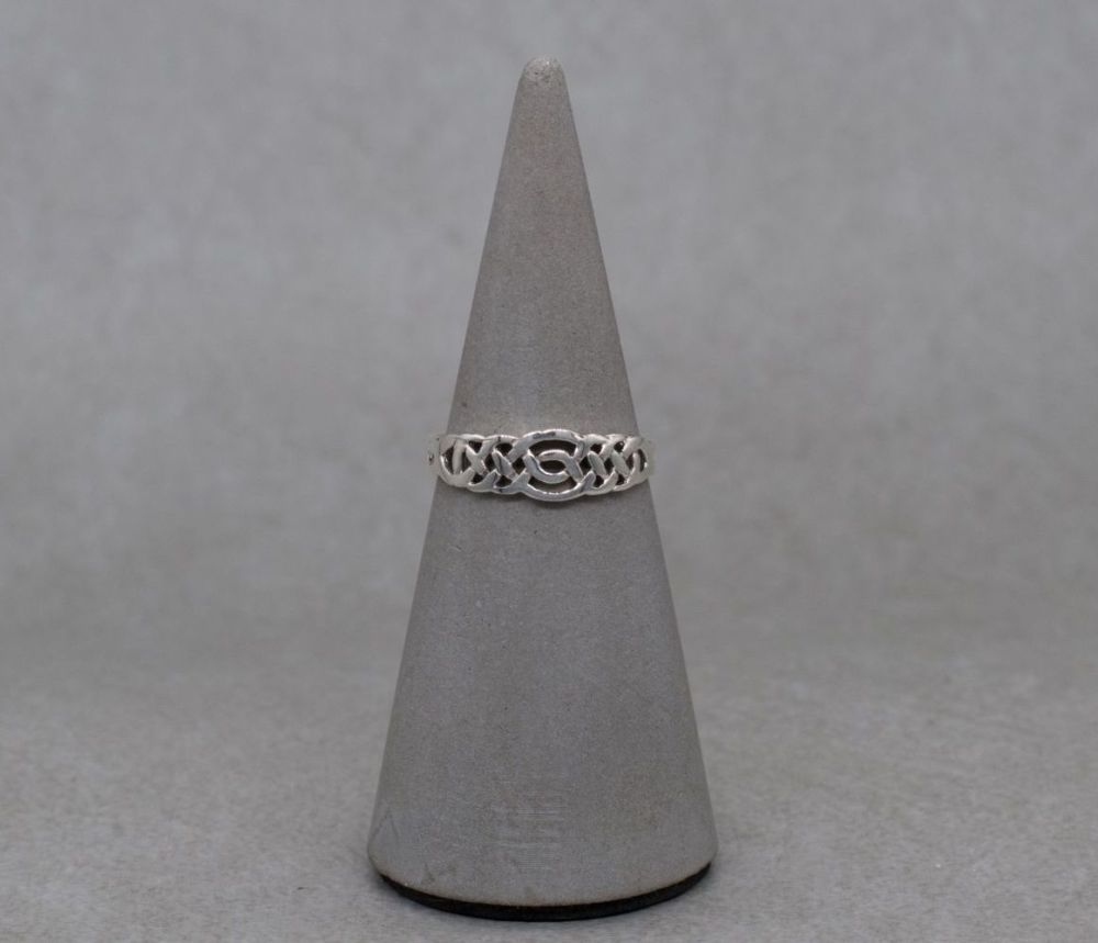 Sterling silver celtic knot ring (size L)