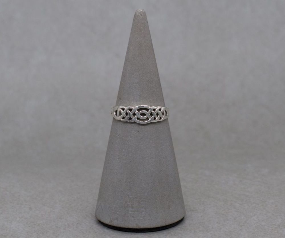 Sterling silver celtic knot ring (size K)