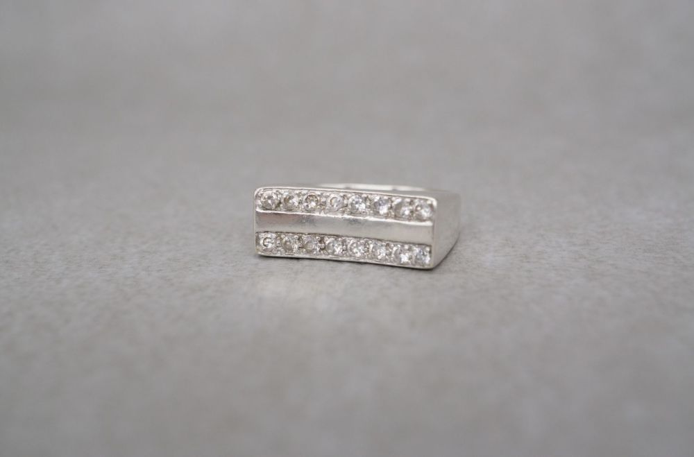 Sterling silver & clear stone rectangular fronted ring