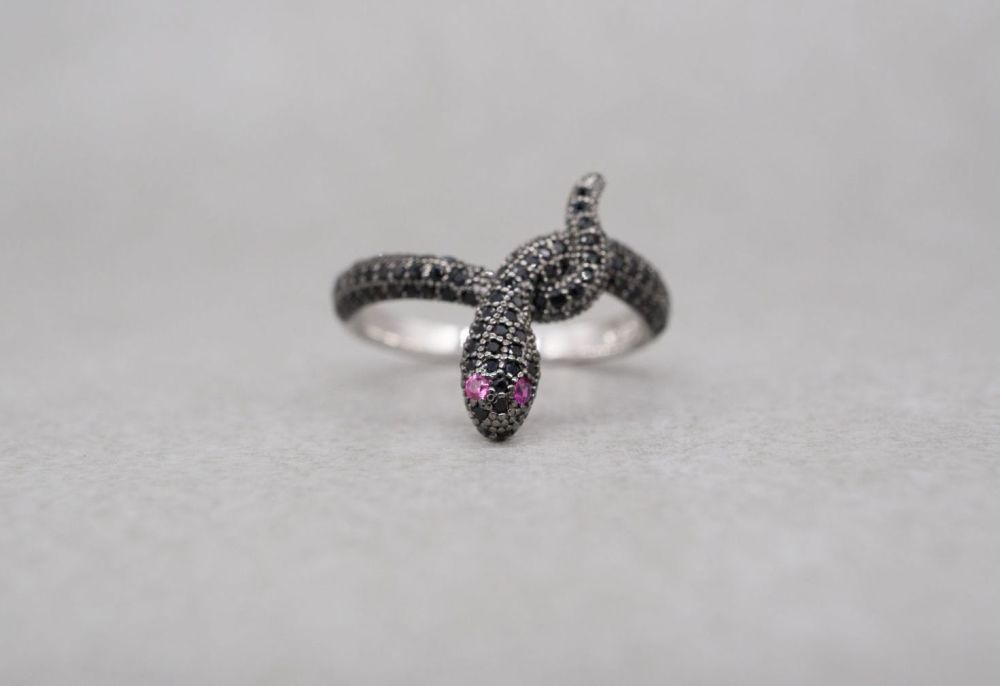 Unusual sterling silver & black spinel snake ring with pink eyes