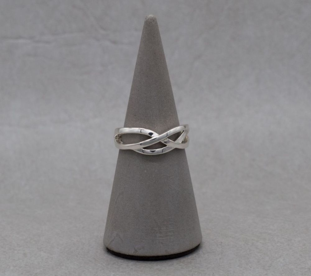 Sterling silver cross-over effect ring