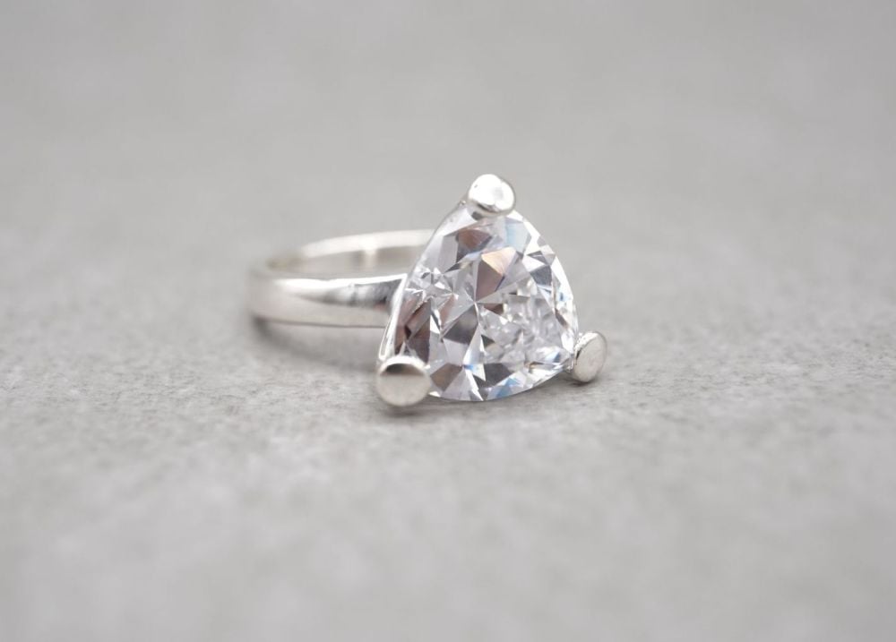 Substantial triangular sterling silver & clear stone solitaire ring