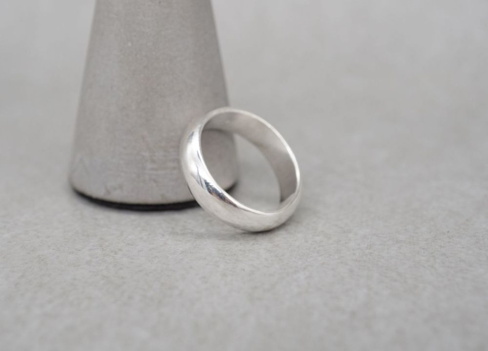 Classic solid sterling silver 'D' profile wedding band ring