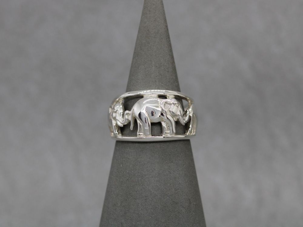 Graduated sterling silver elephant ring