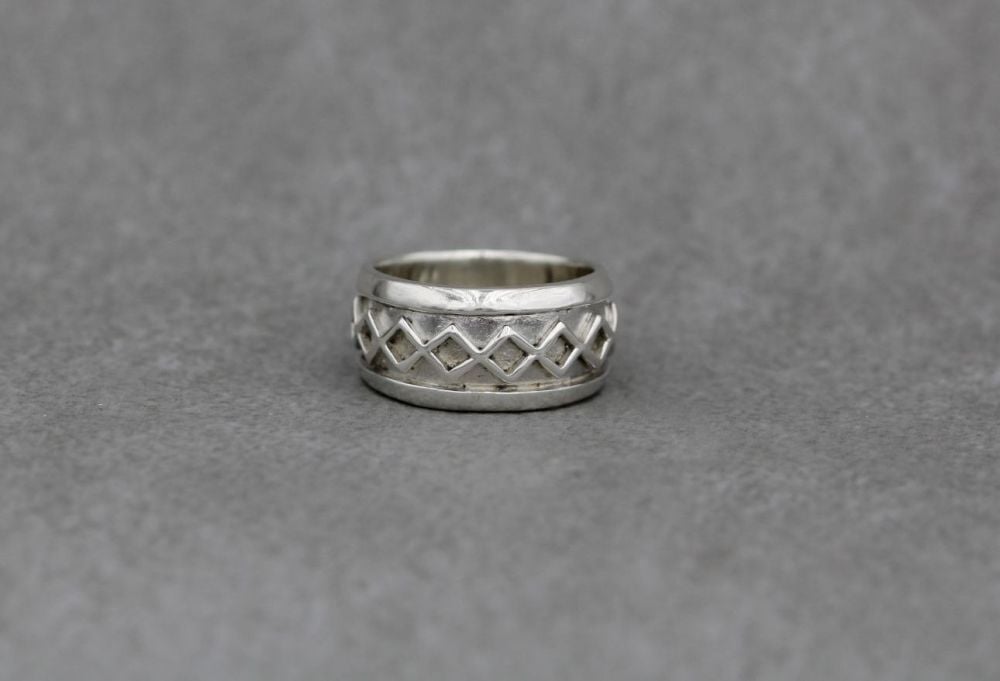 Sterling silver ring with a diamond pattern