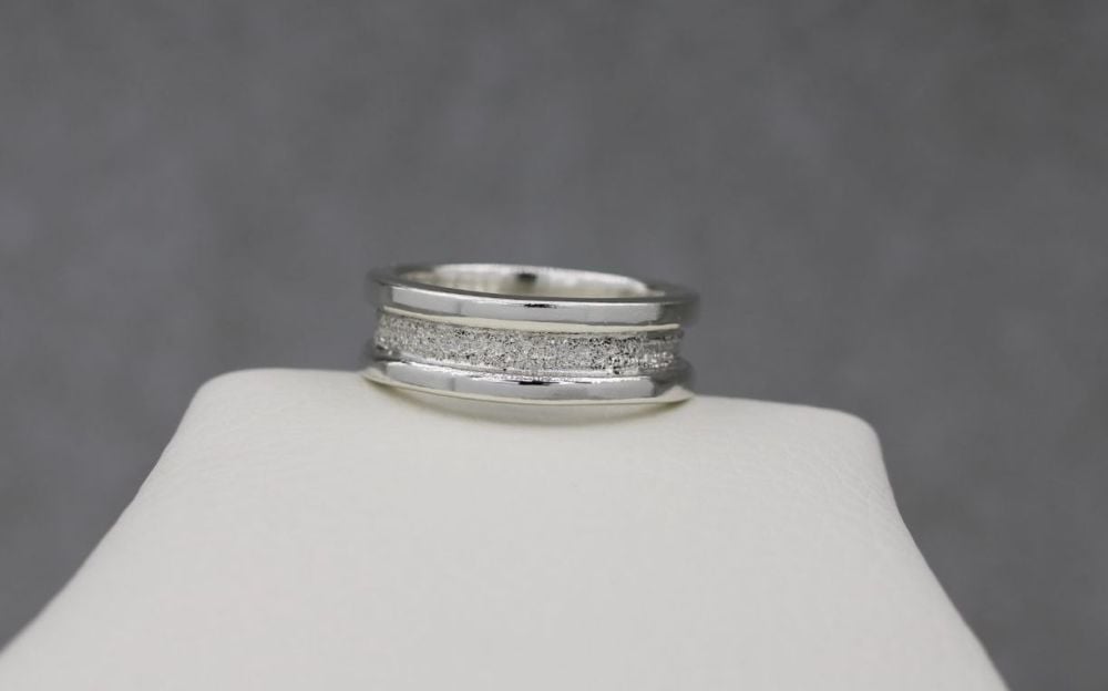 Solid sterling silver band ring with glitter effect detail