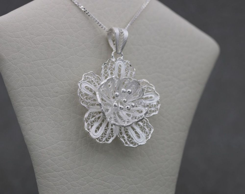 REFURBISHED Sterling silver filigree flower necklace