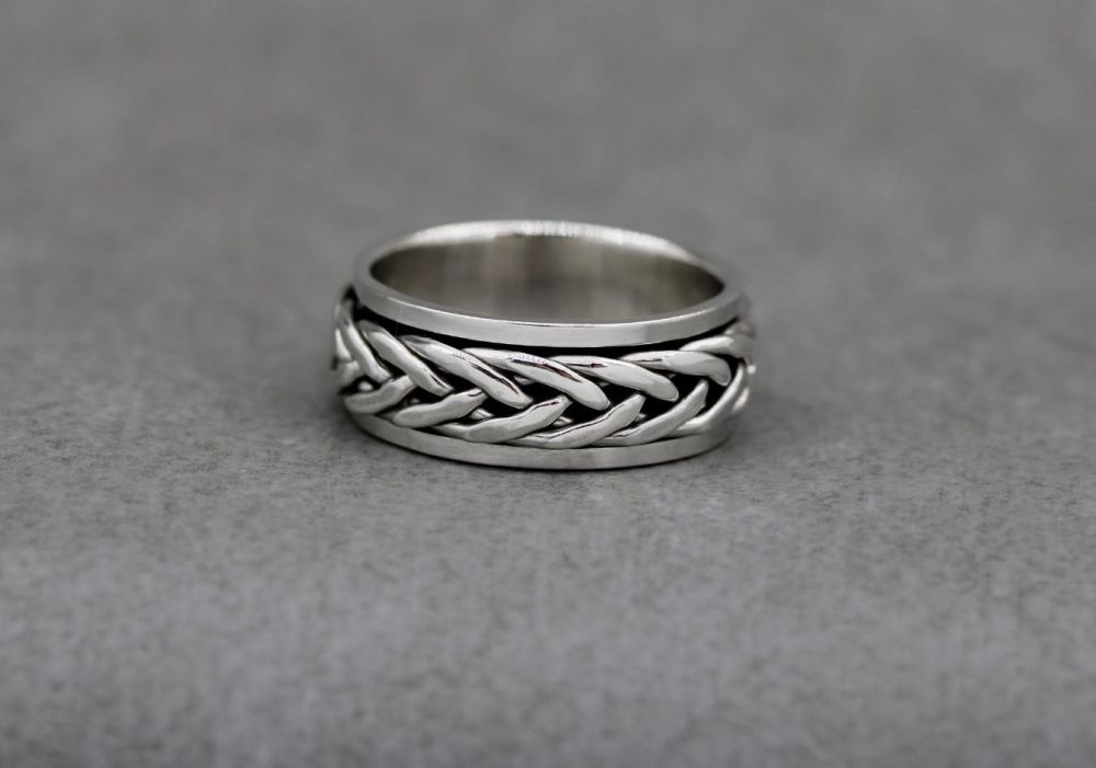 Sterling silver spinner ring with a woven band 