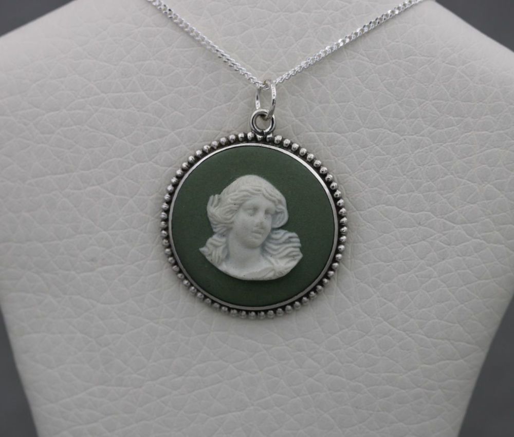Vintage sterling silver Wedgwood cameo necklace