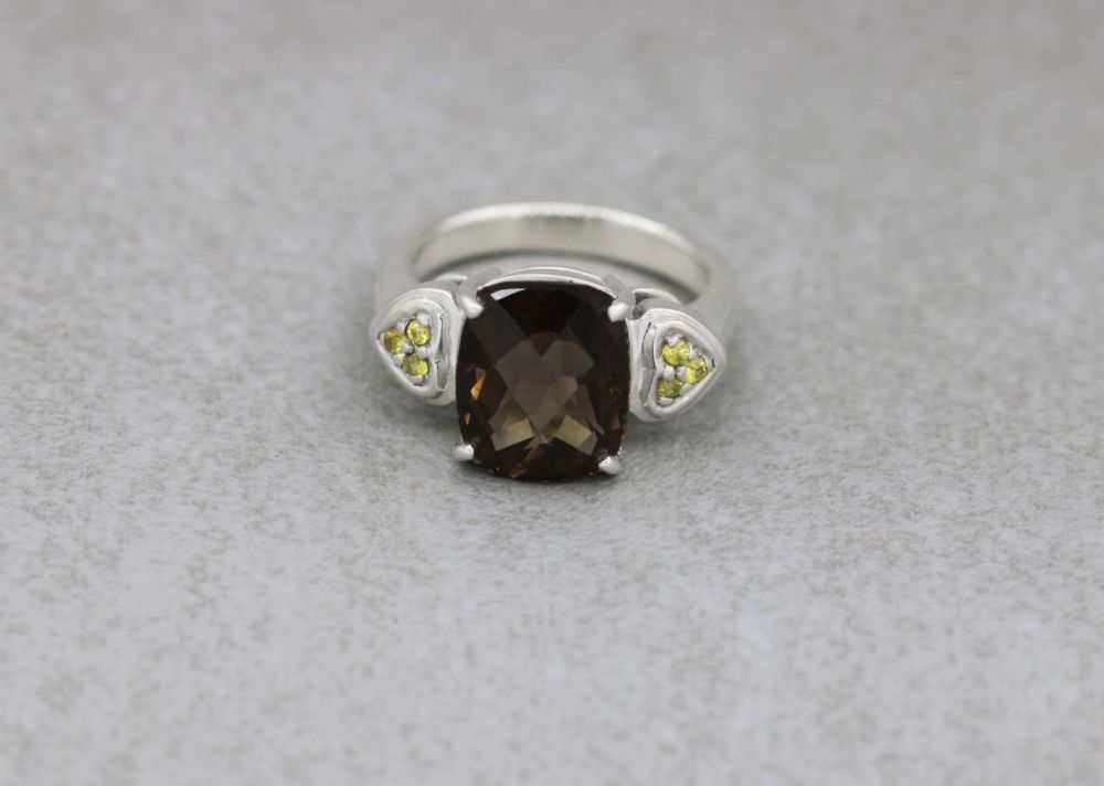 Sterling silver ring with a faceted brown stone & yellow accents