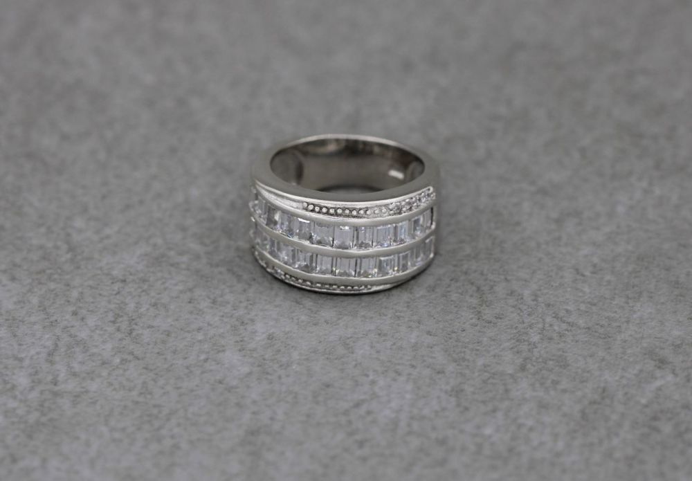 REFURBISHED Sterling silver & clear stone cocktail ring (L)