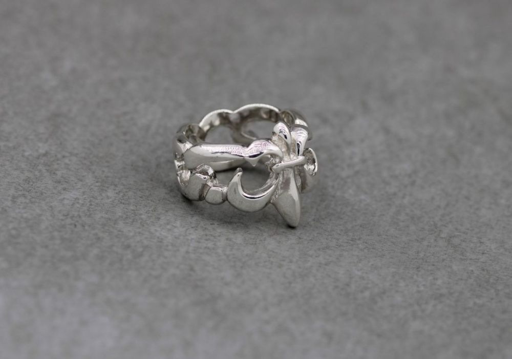 REFURBISHED Bold sterling silver fleur-de-lis ring (M)